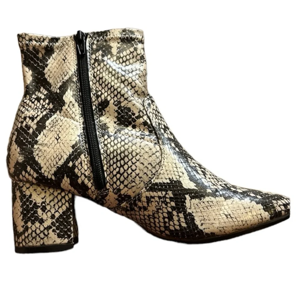 Time And Tru Reptile Look Tan & Brown Size Zip Booties